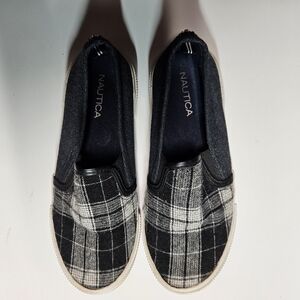 Nautica Black and White Flannel Plaid Slip-On Shoes Women Size 6